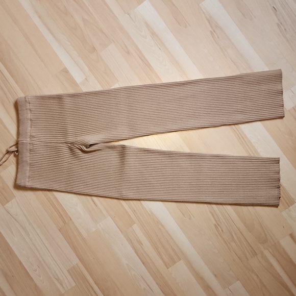 Fashionable Knitted Sweats - Picture 4 of 4